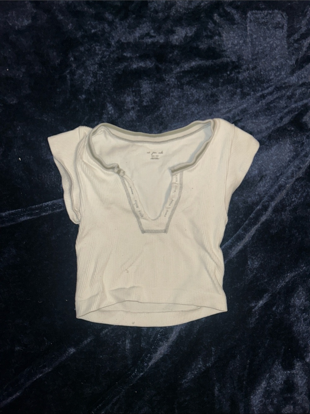 Urban Outfitters Ribbed Scoop V-Notch Crop Top - White with grey detailing